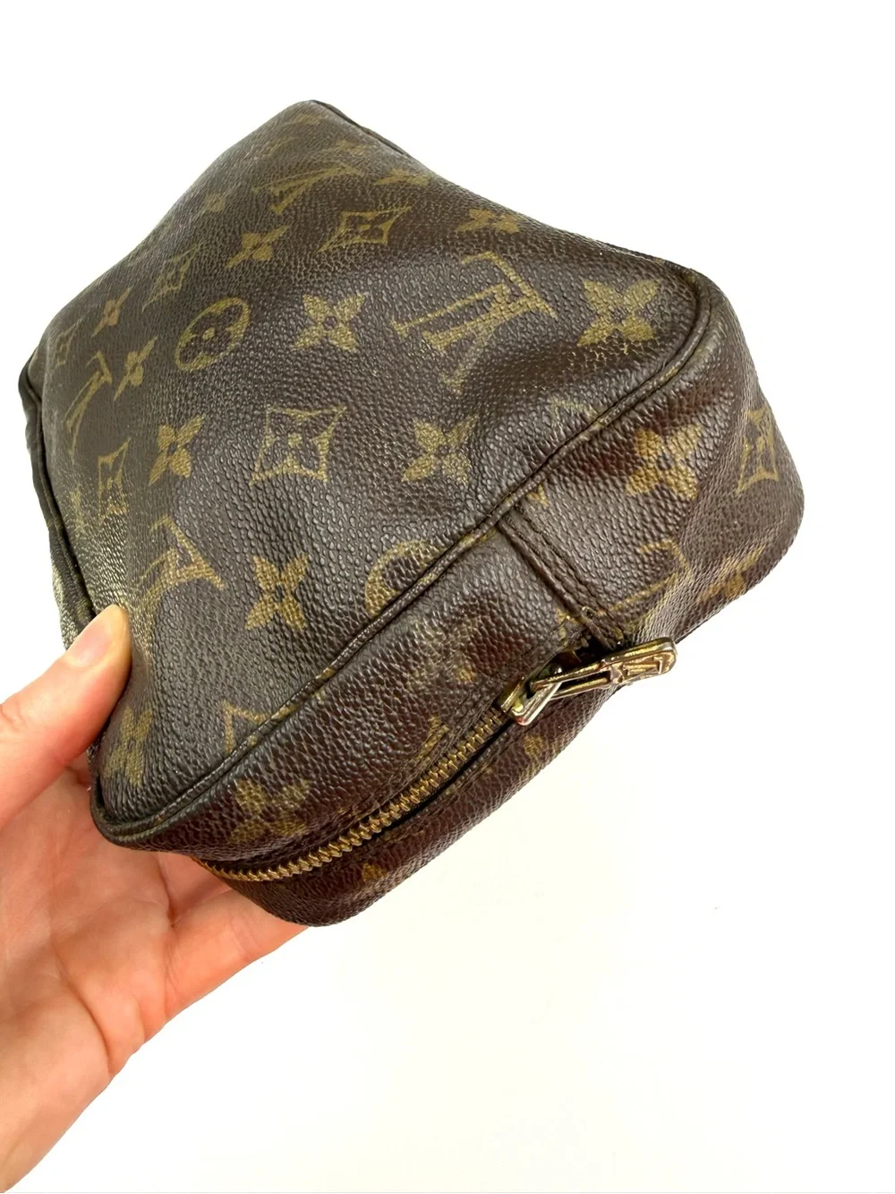 LOUIS VUITTON Monogram Trousse Toilette 23